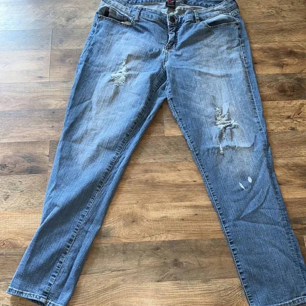 Torrid distressed jeans - Picture 2 of 7